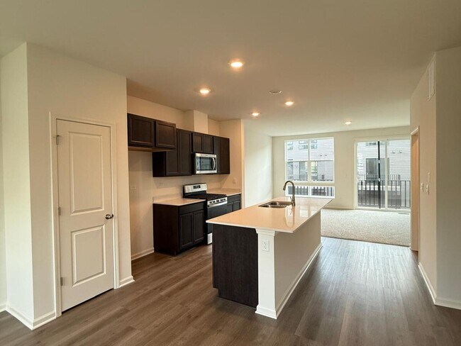 Foto del edificio - 347 Summit Cir