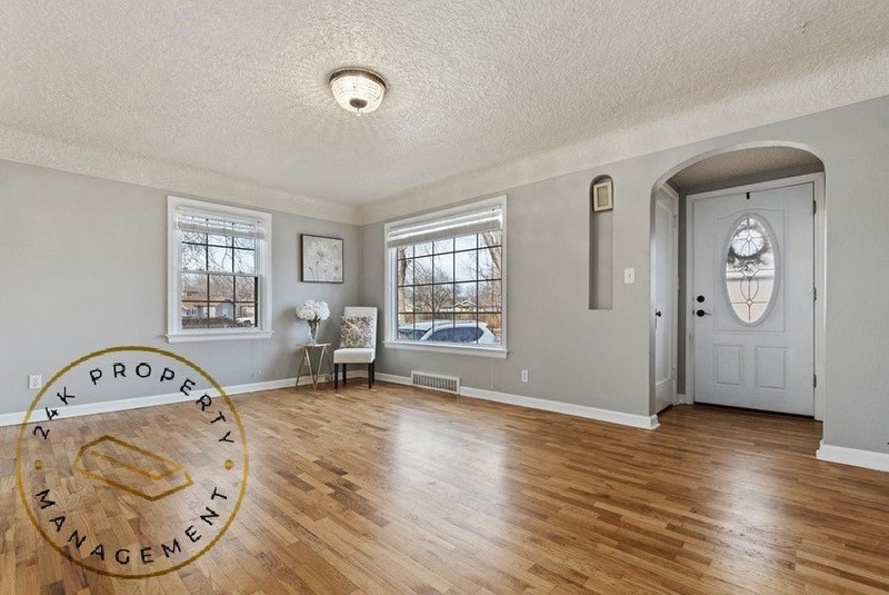 Primary Photo - 1815 W Idaho St