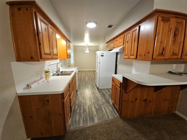 Building Photo - 1411 Mossycup Ln