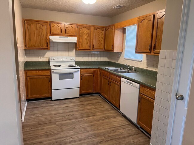 Foto del edificio - Make this your home for a convenient and easy lifestyle