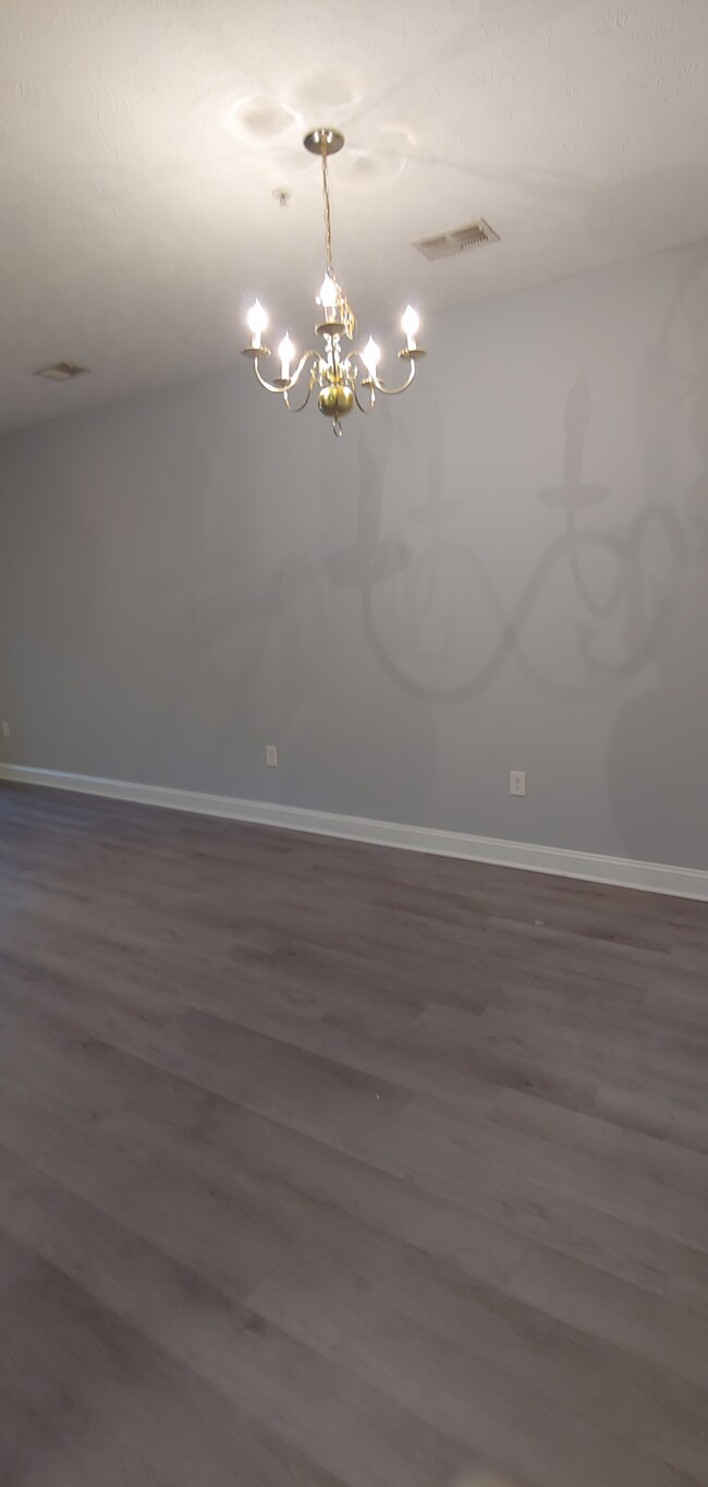 Foto del edificio - 119 Fountain Pointe Ln
