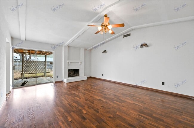 Building Photo - Charming 4-Bedroom Home - Perfect Blend of...