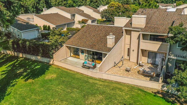 Building Photo - 2475 Golf Links Cir