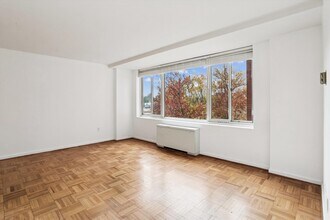 Building Photo - 4000 Tunlaw Rd NW