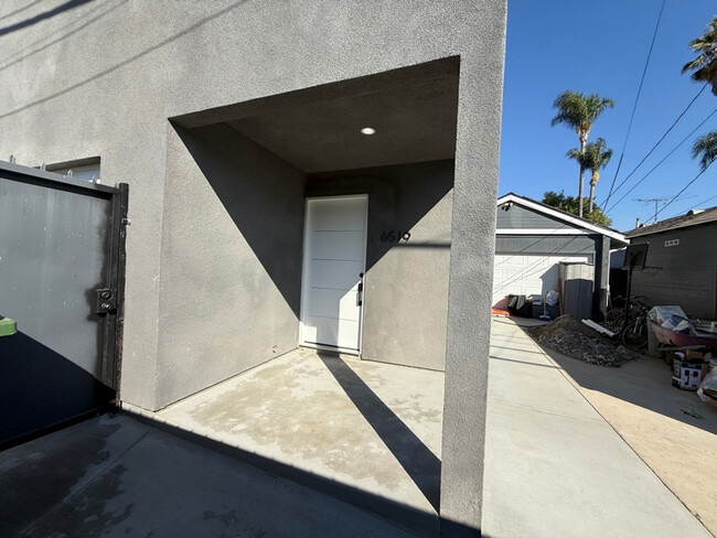 Building Photo - 6519 Broadway Ave