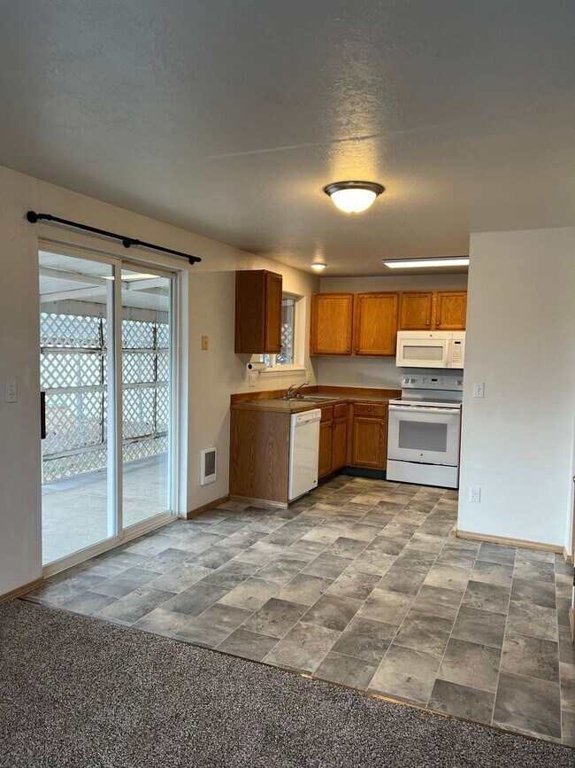 Building Photo - 2 br, 2 bath House - 2825 SW 28th Street
