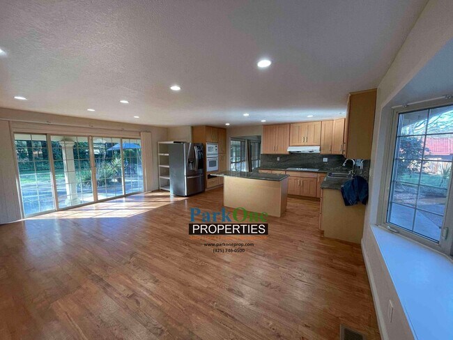 Building Photo - Private Spacious House in Walnut Creek Ava...