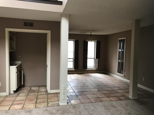 Building Photo - 2220 Chippingham Pl