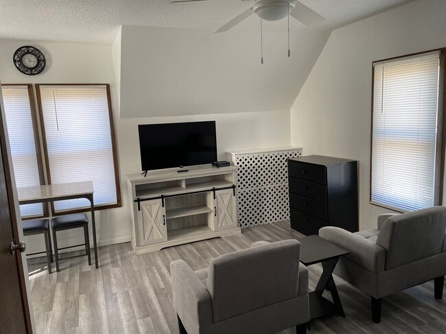 Building Photo - S Lincoln