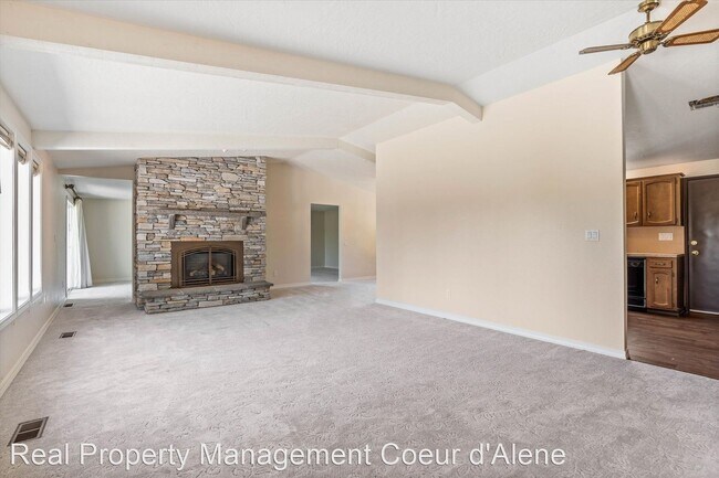 Foto del edificio - 3 br, 2 bath House - 12873 N Hauser Lake Rd.