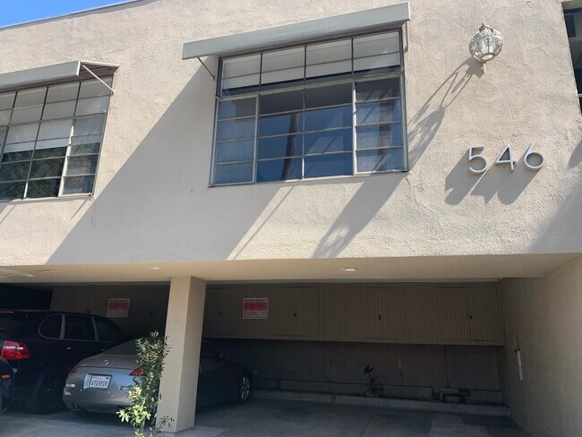 Foto del edificio - 546 N Flores St