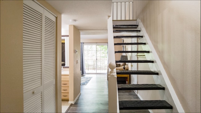 Foto del edificio - 420 Fall Creek Dr