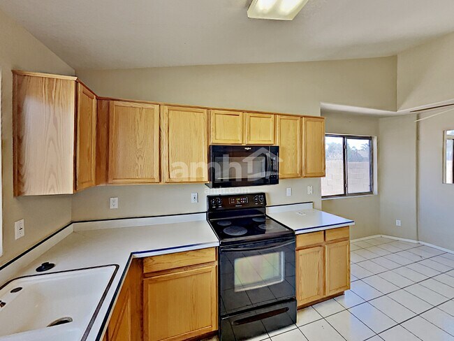 Building Photo - 30300 N Royal Oak Way