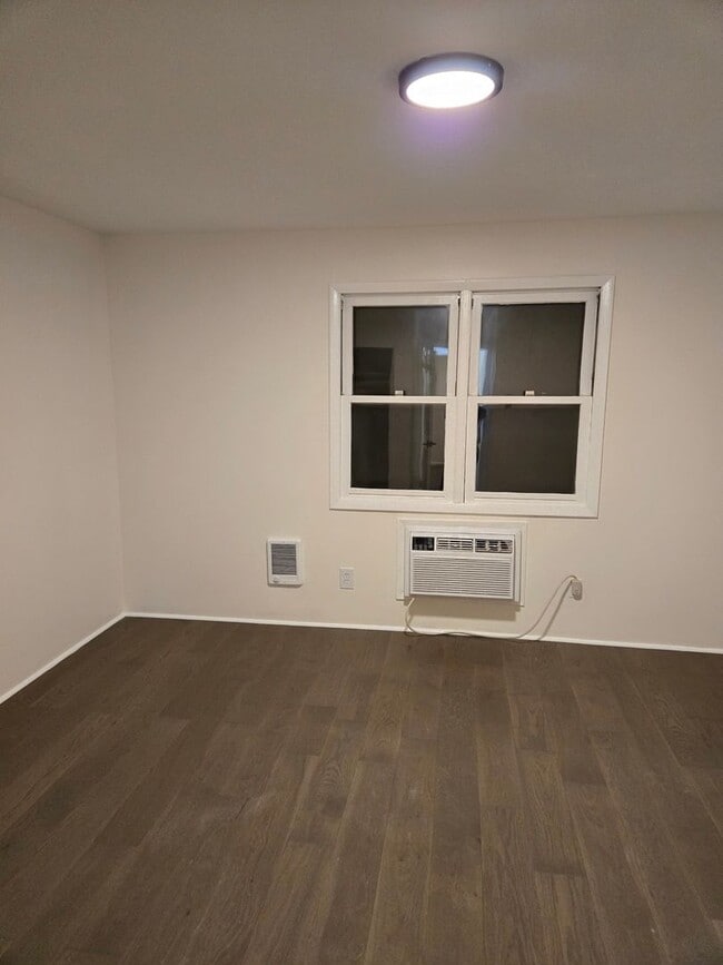 Foto del edificio - 77 Juniper Rd