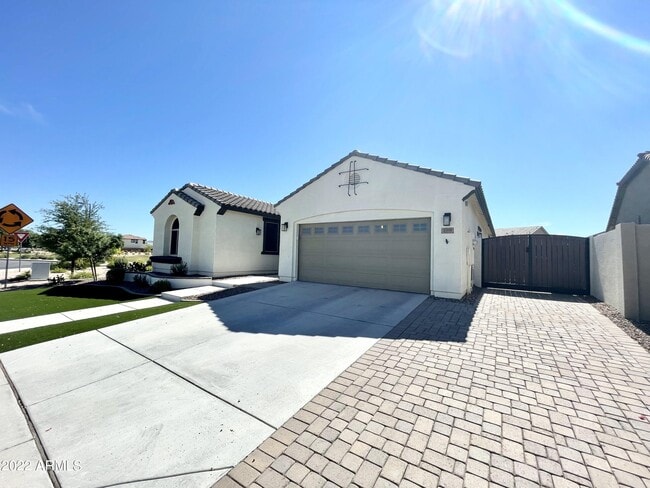 Building Photo - 2951 E Russell St