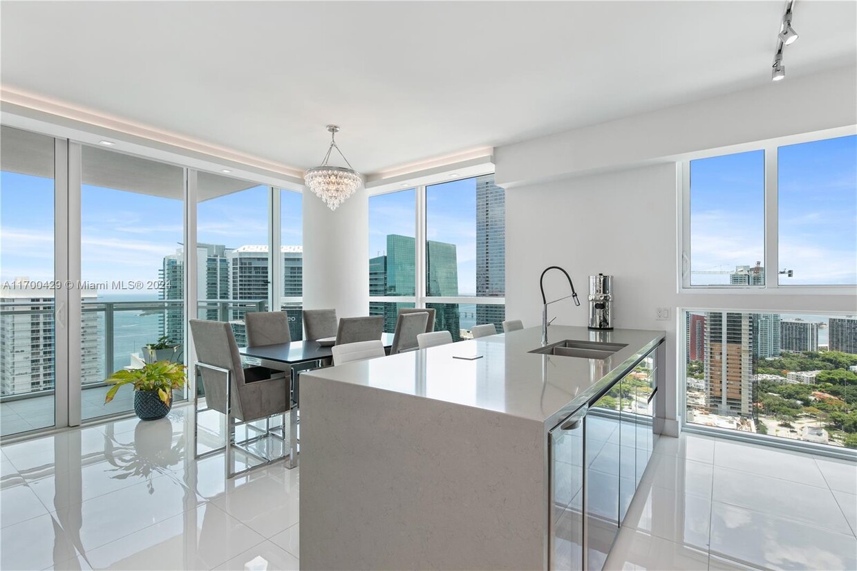 Foto principal - 1080 Brickell Ave