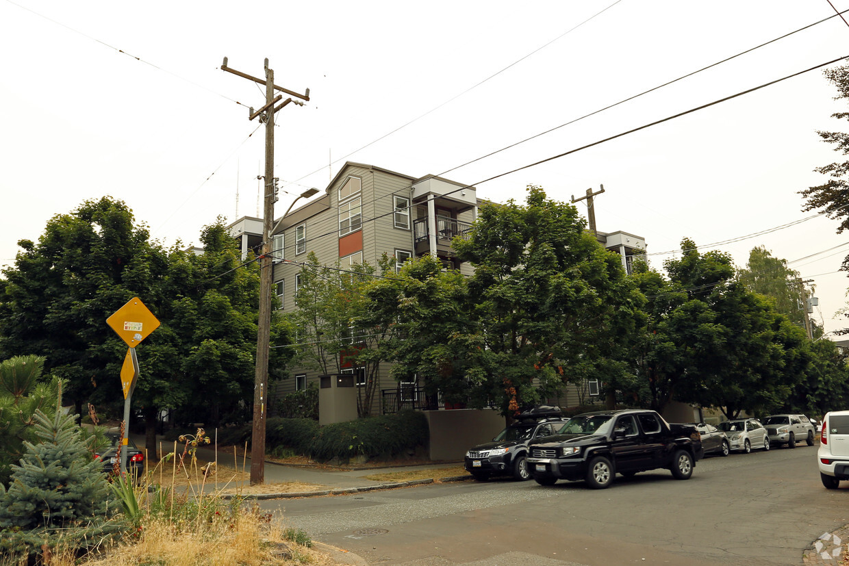 Foto del edificio - Howell Street Apartments