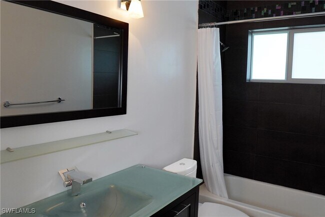 Building Photo - 10701 SW 77th Ct