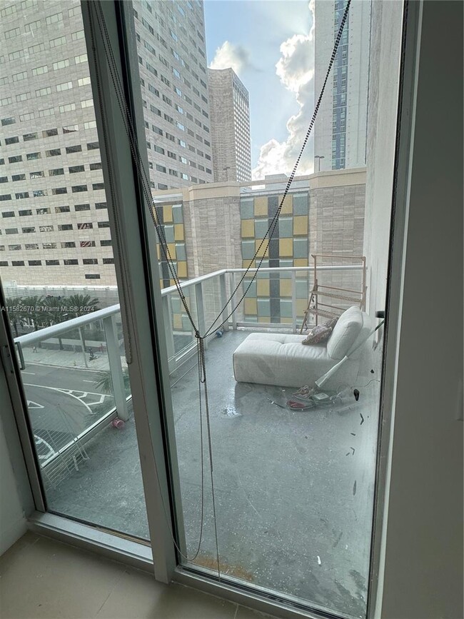 Foto del edificio - 300 S Biscayne Blvd