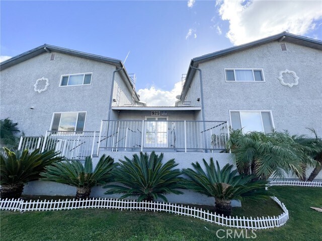 Foto principal - 925 Centinela Ave