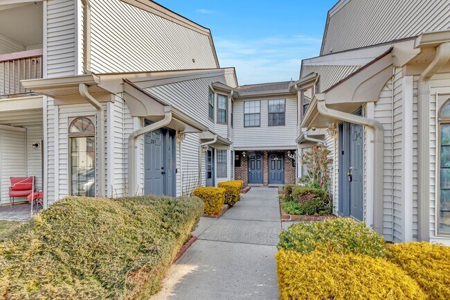 Building Photo - 205 Sunshine Ct