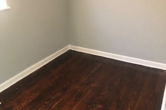 Building Photo - 10619 S Perry Ave