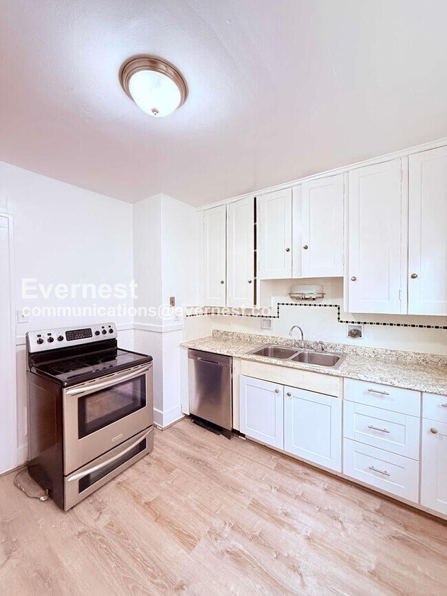 Foto del edificio - 13523 Santa Rosa Dr