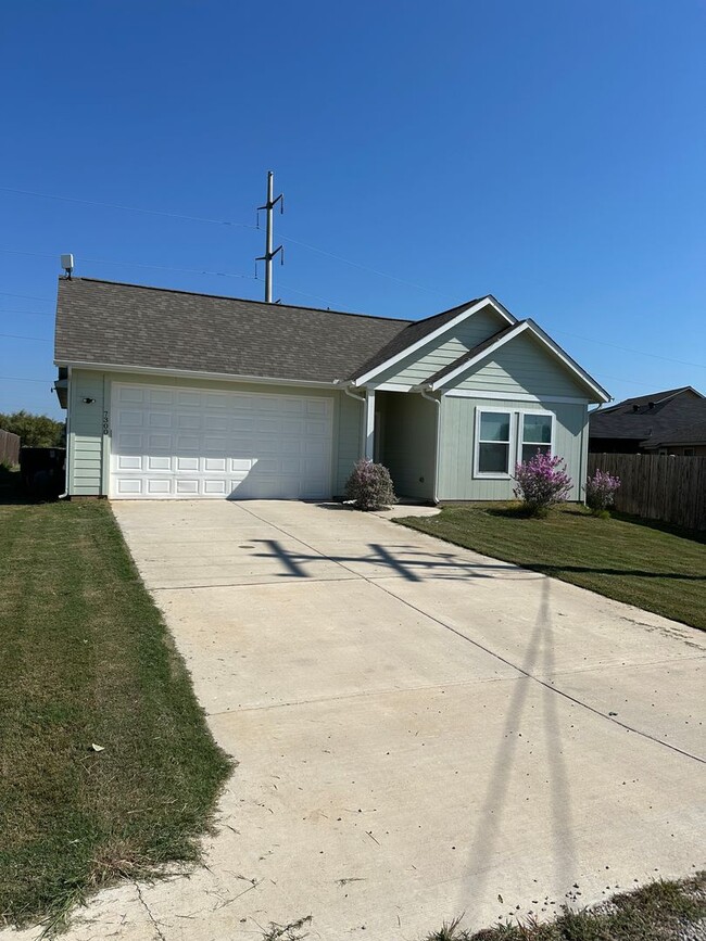 Building Photo - Gated community of Treay Oaks