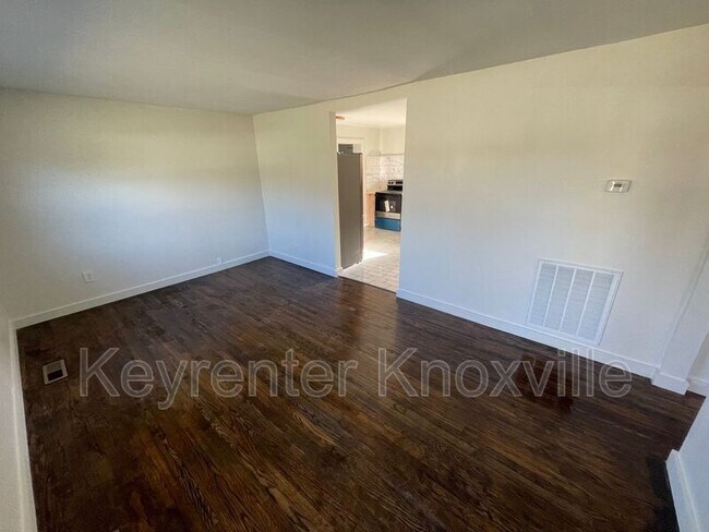 Building Photo - 2640 Lay Ave