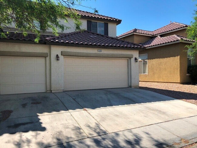 Foto del edificio - Beautiful 5 Bed/3 Bath Home!