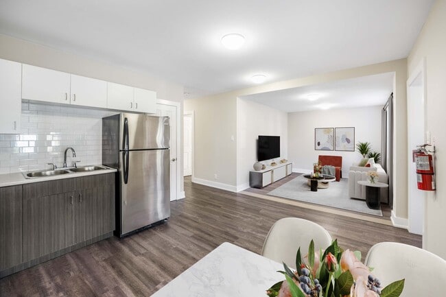 Building Photo - 65 Roy St