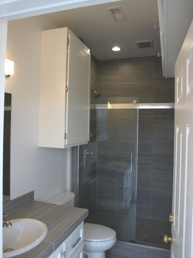 Baño - 4242 Montair Ave