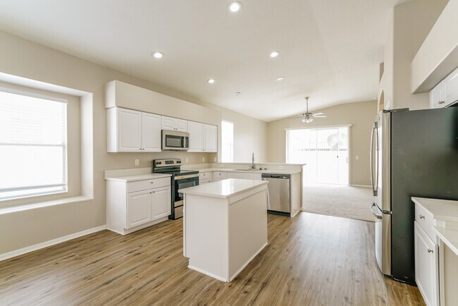 Building Photo - 11011 Silver Dancer Dr