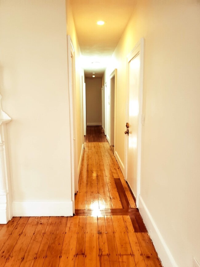 Building Photo - 102 Calumet St