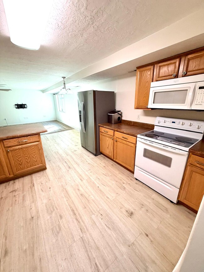 Building Photo - 1401 W 2250 S