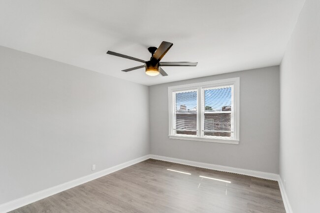 Foto del edificio - 6327 Carnation St