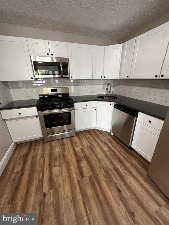 Foto del edificio - 50 Willow Ct