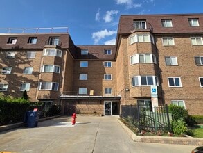 Building Photo - 220 S Roselle Rd