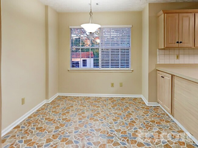 Foto del edificio - 3590 Cameron Hills Pl