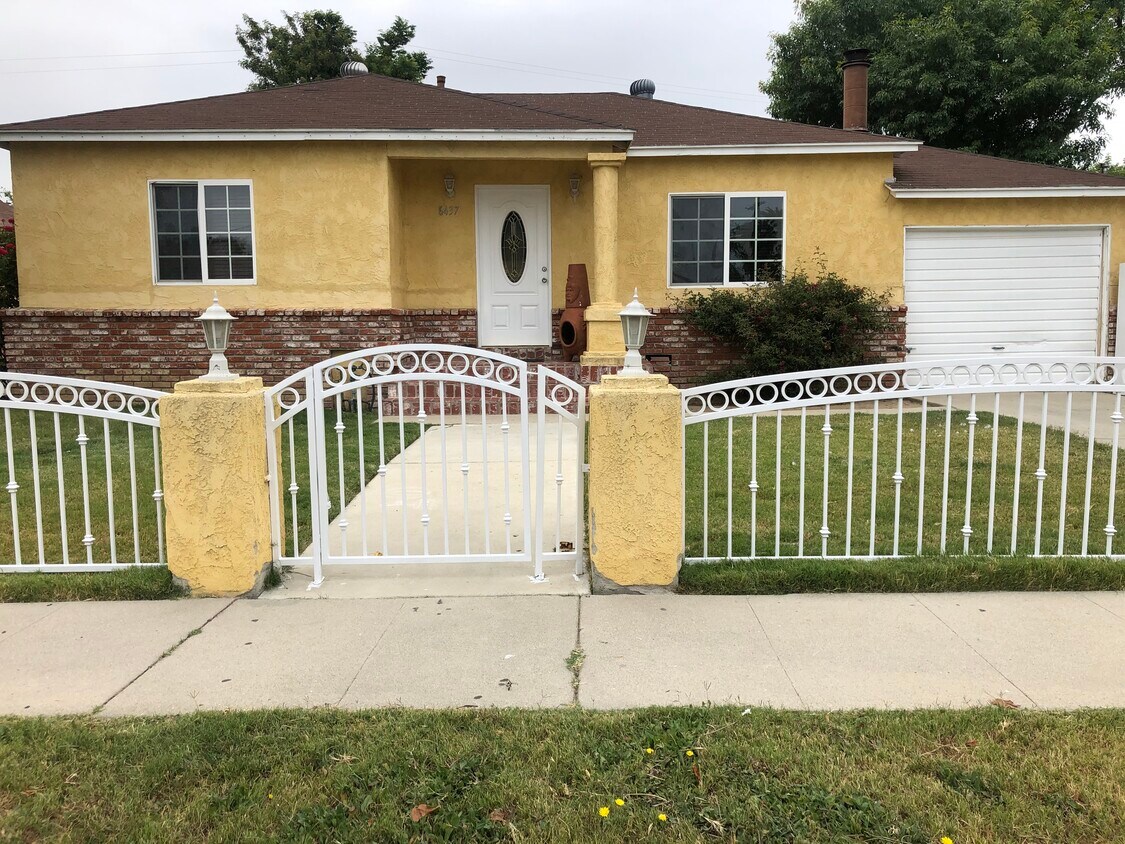 Foto principal - 6437 Enfield Ave