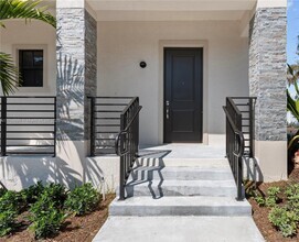 Building Photo - 5745 SW 44th Ct