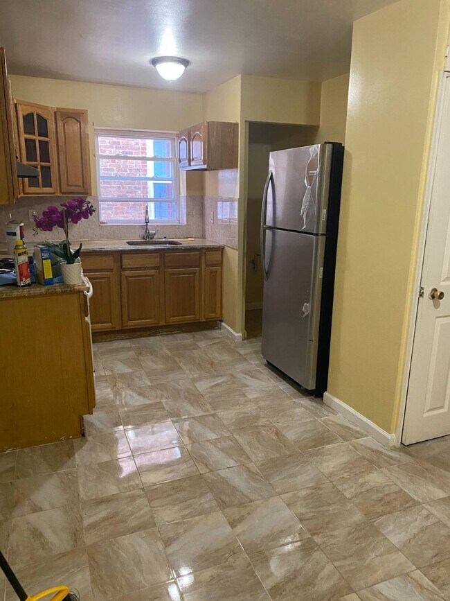 Foto del edificio - 8807 Bedell Ln