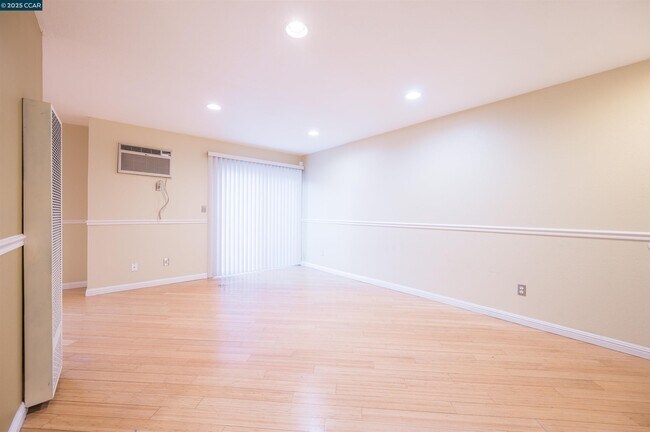 Building Photo - 951 Bancroft Rd