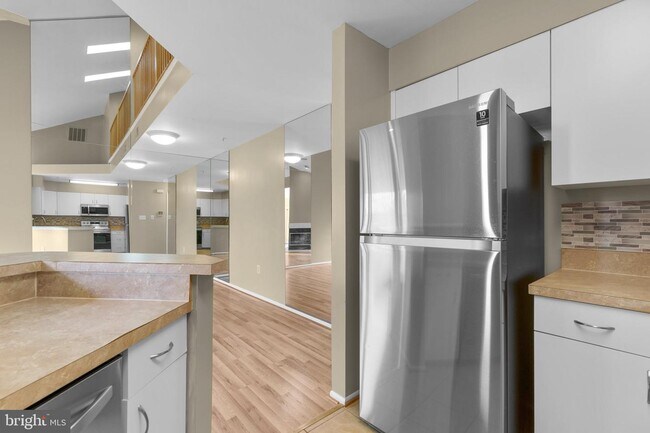 Building Photo - 7640 Coachlight Ln