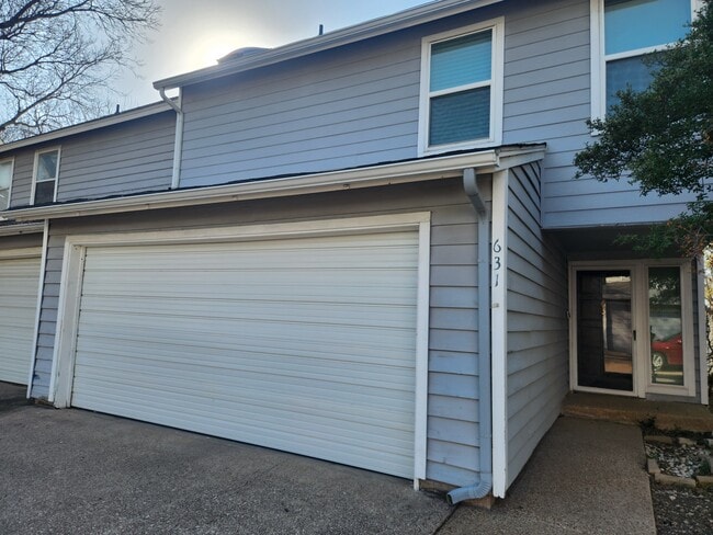 Front Elevation - 631 Cimarron Trl