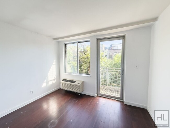 Foto del edificio - STANHOPE STREET / Sunlit Bushwick 2-Bed (F...