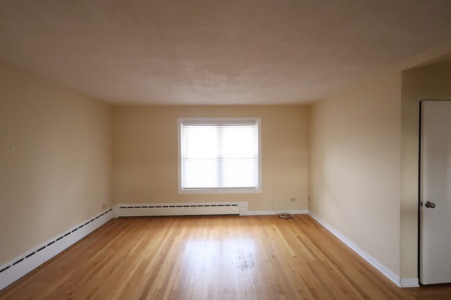 Foto del edificio - 3151 N Melvina Ave