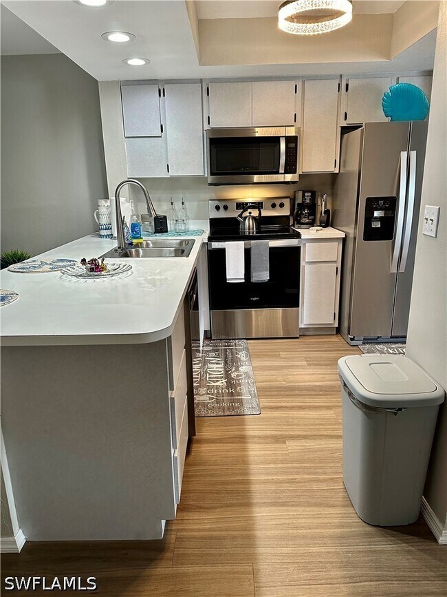 Foto del edificio - 240 Pebble Beach Blvd