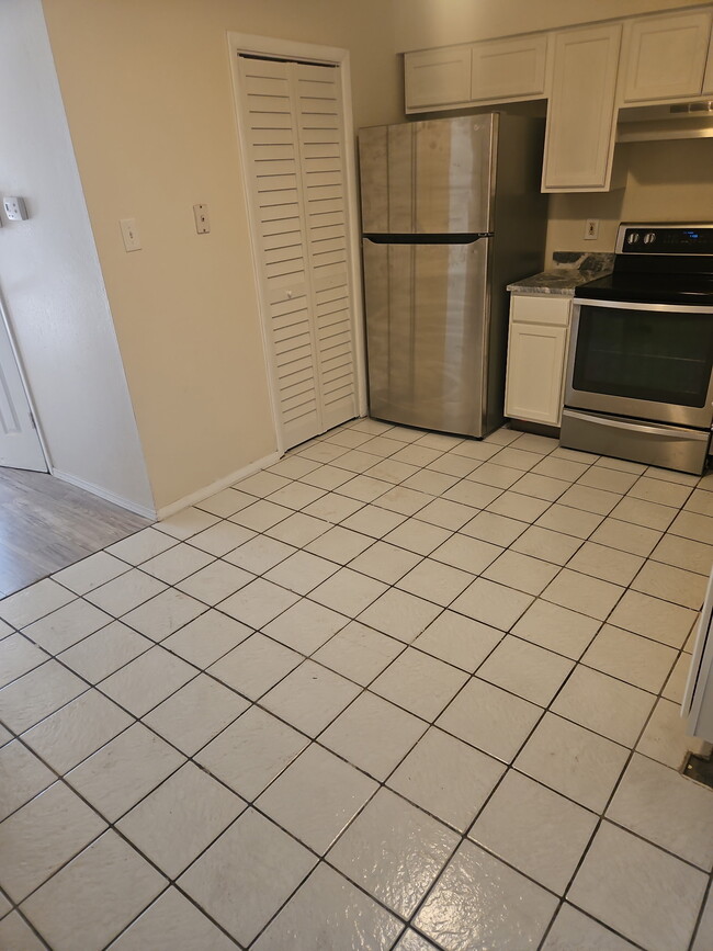 Building Photo - 4023 Woodfern Dr