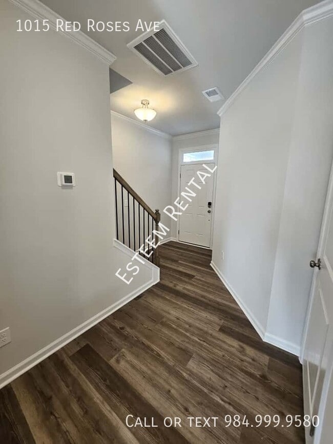 Foto del edificio - 1015 Red Roses Ave